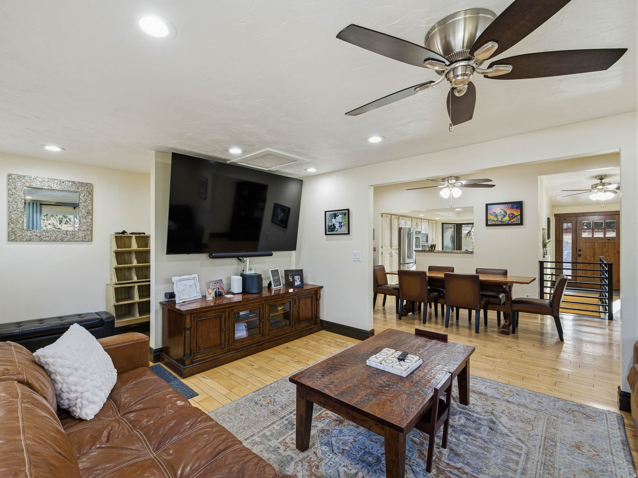 ROLLING KNOLLS - Residential