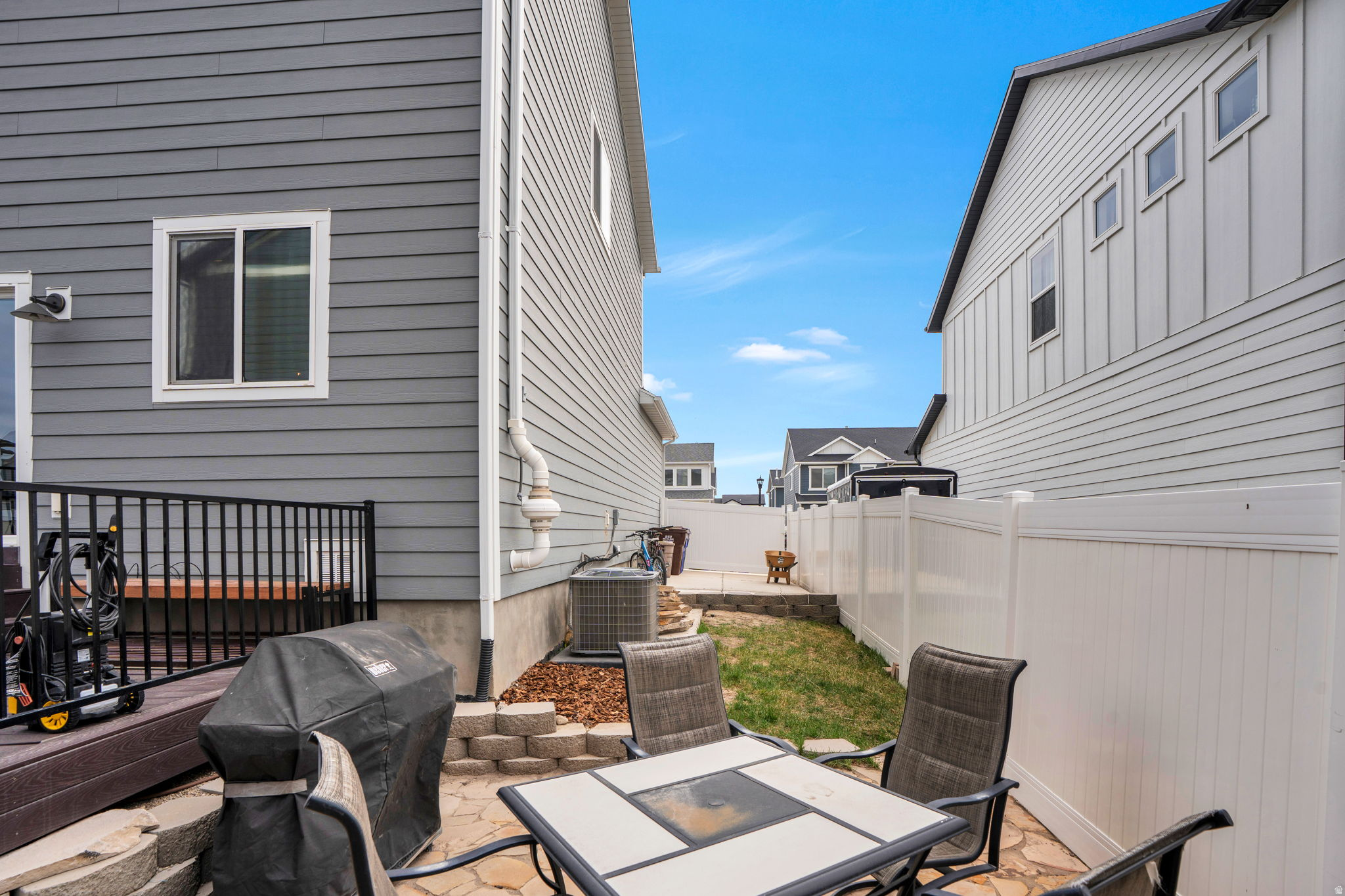 OAK HOLLOW - Residential