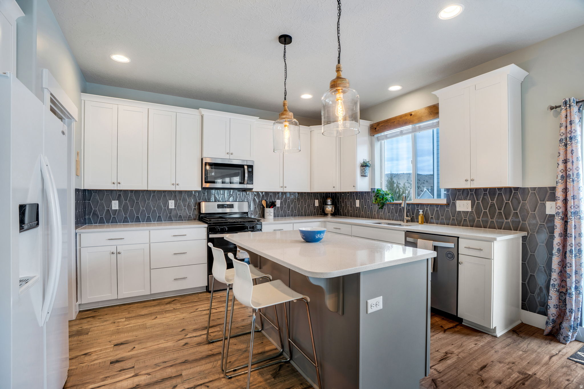 OAK HOLLOW - Residential