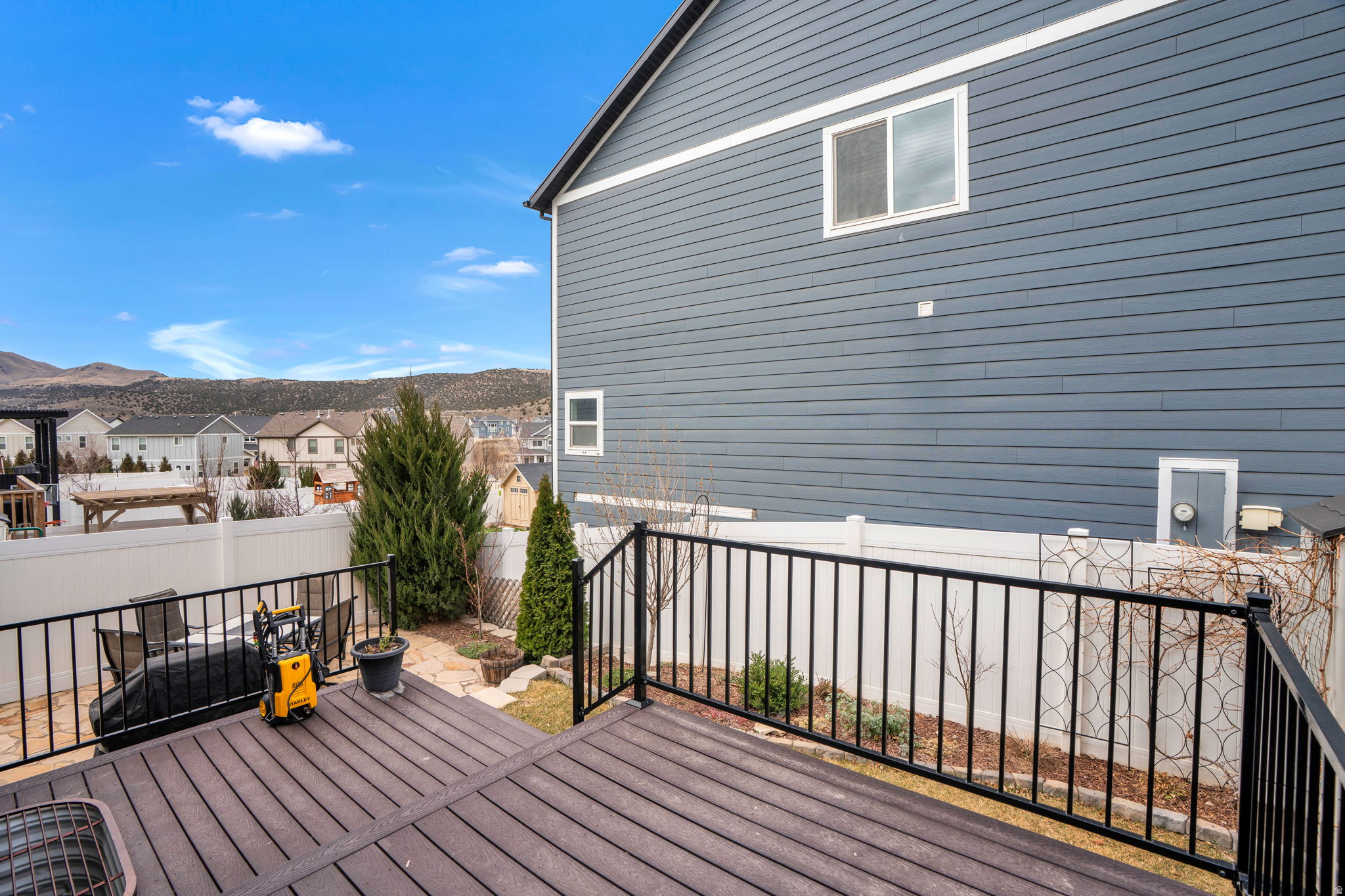 OAK HOLLOW - Residential