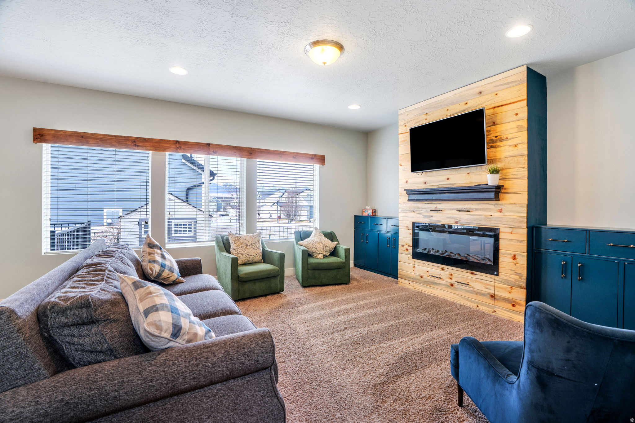 OAK HOLLOW - Residential