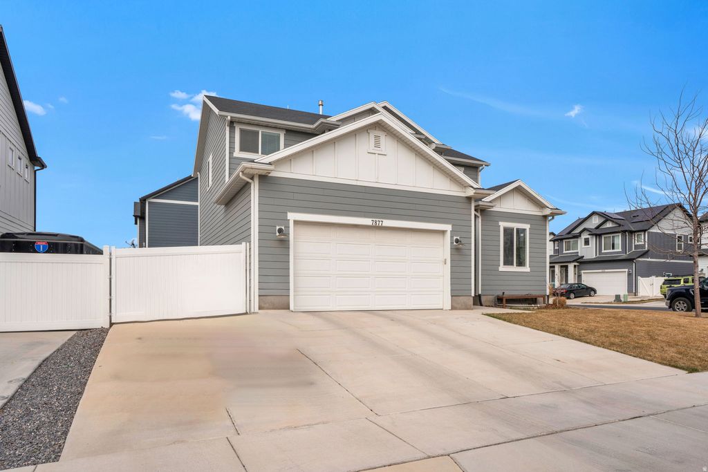 Photo of 7877 N BUR OAK DR, Eagle Mountain, UT 84005 (MLS # 2143967)