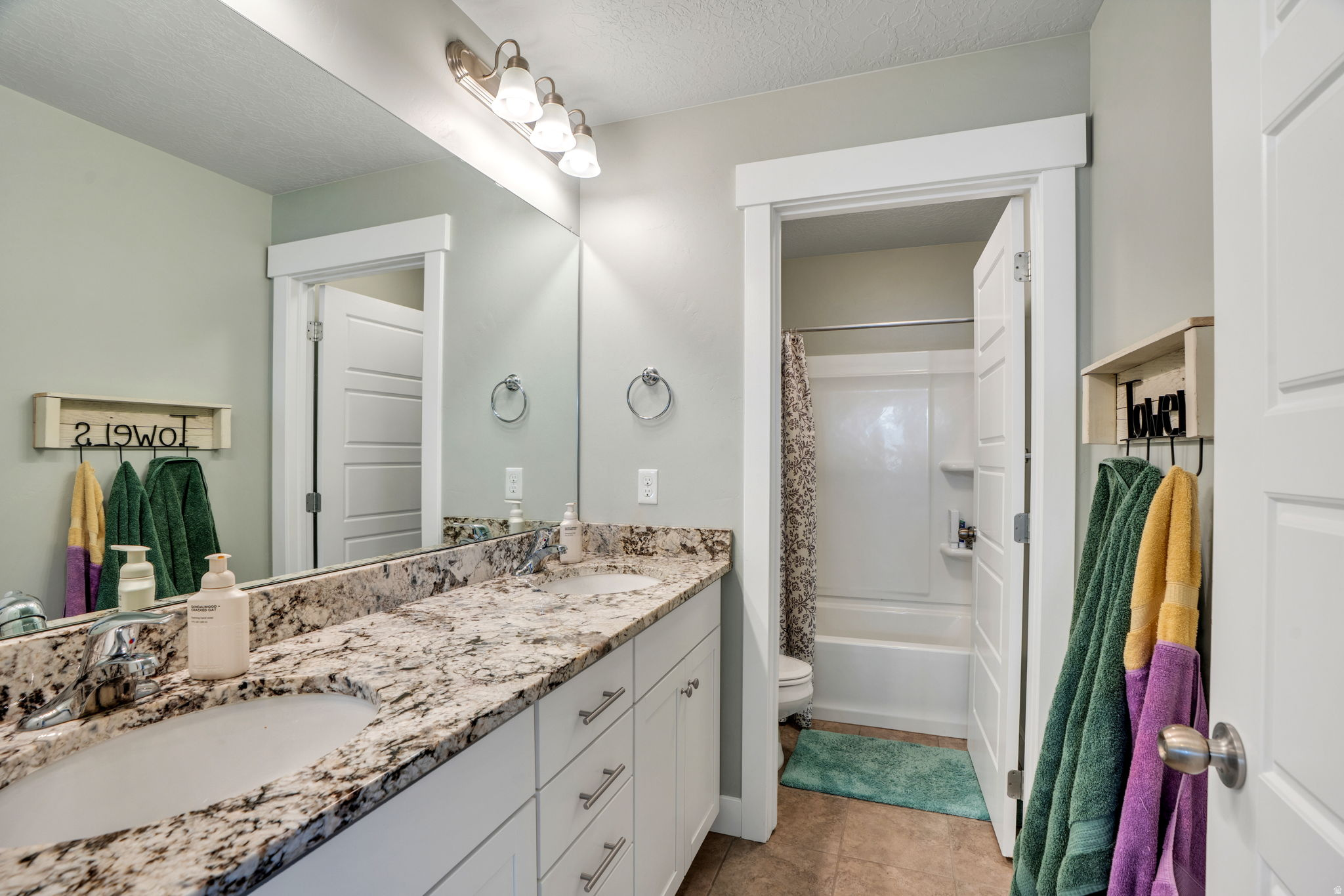 OAK HOLLOW - Residential