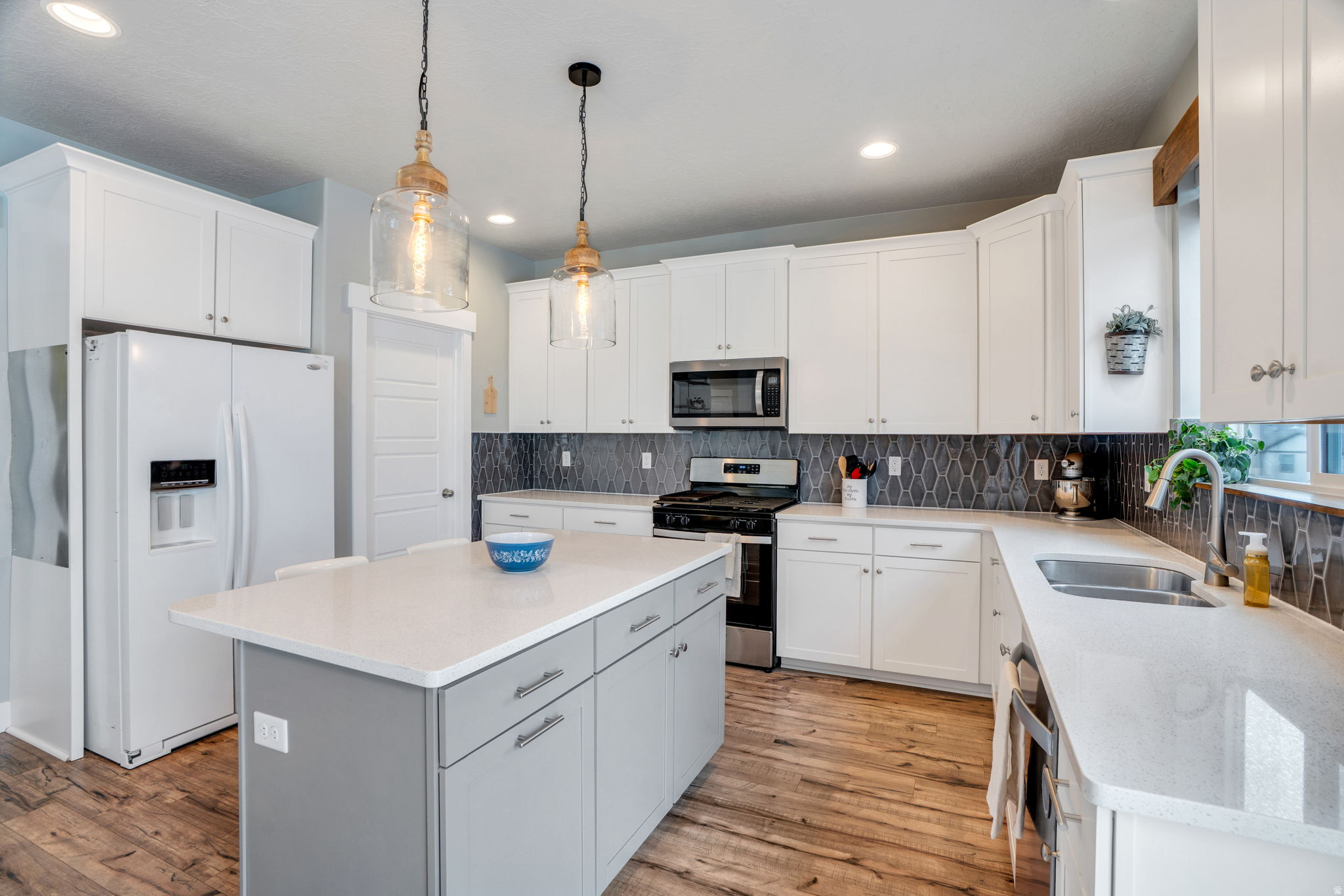 OAK HOLLOW - Residential