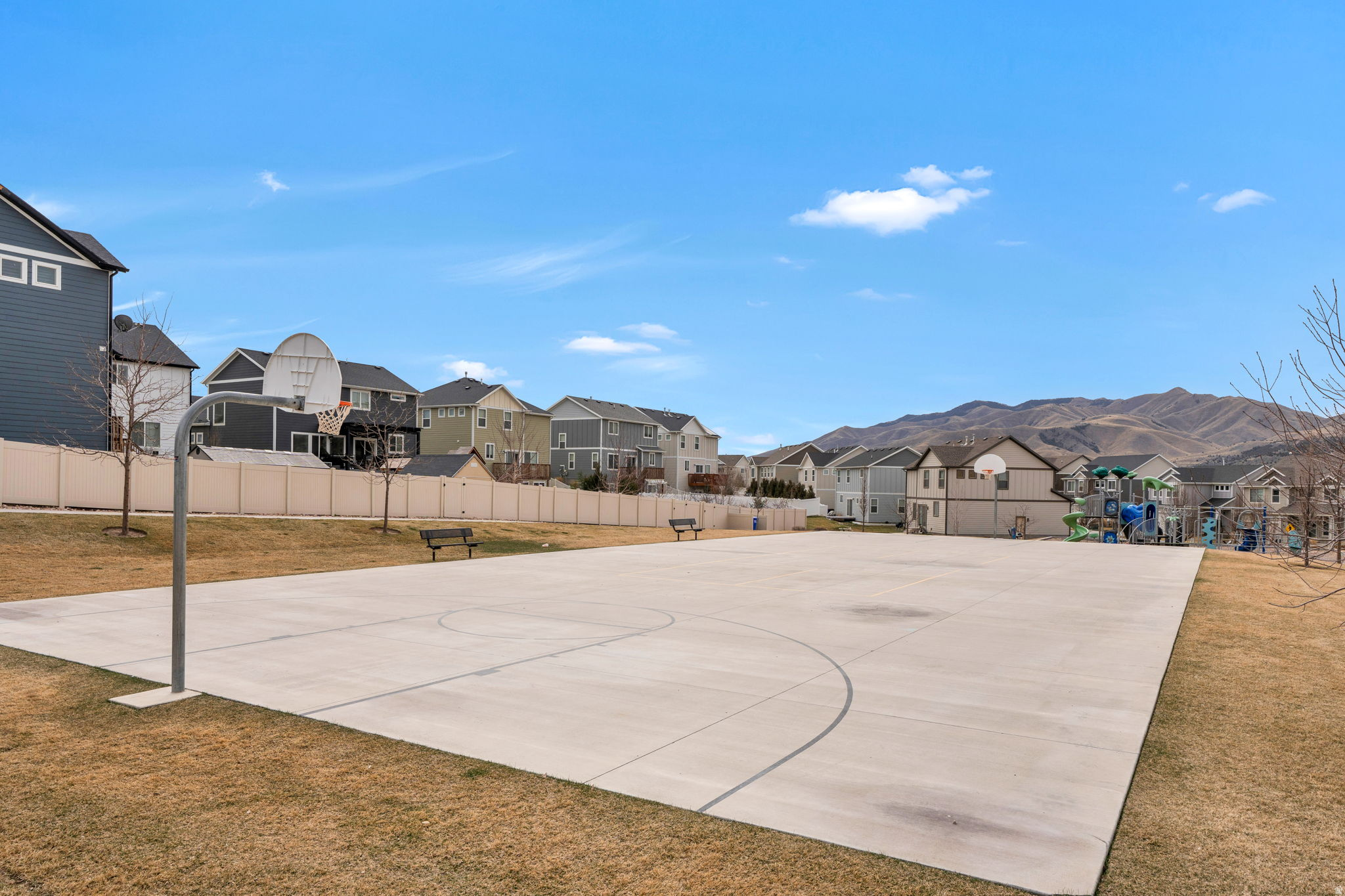 OAK HOLLOW - Residential