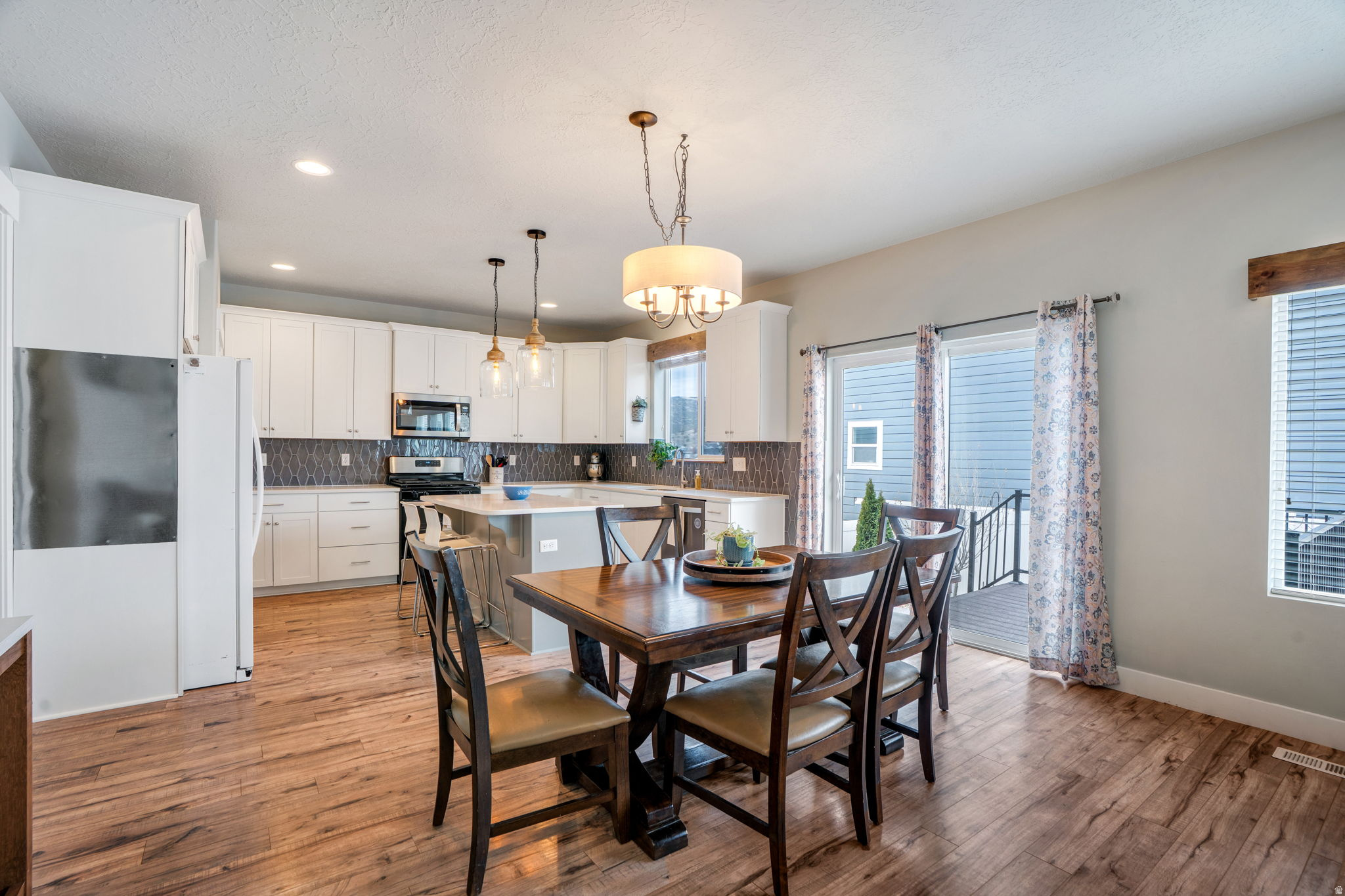 OAK HOLLOW - Residential