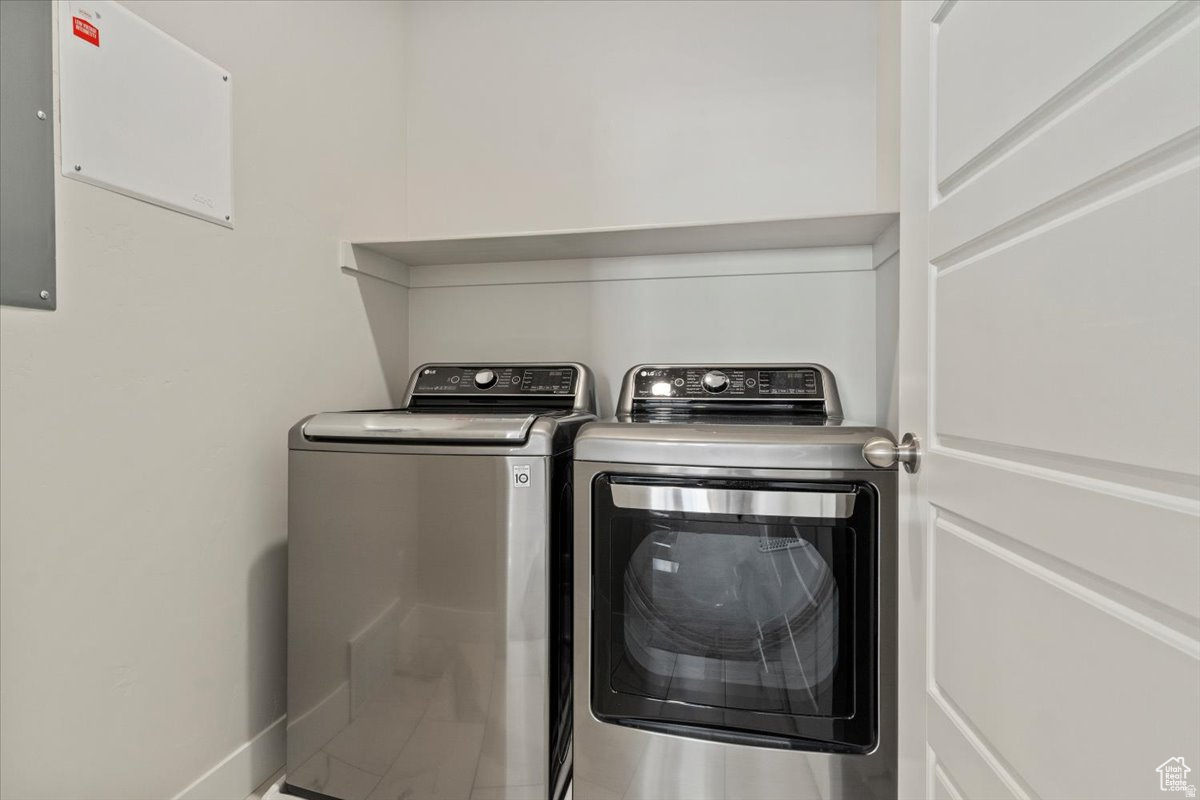 DAYBREAK LAKE ISLAND - Residential