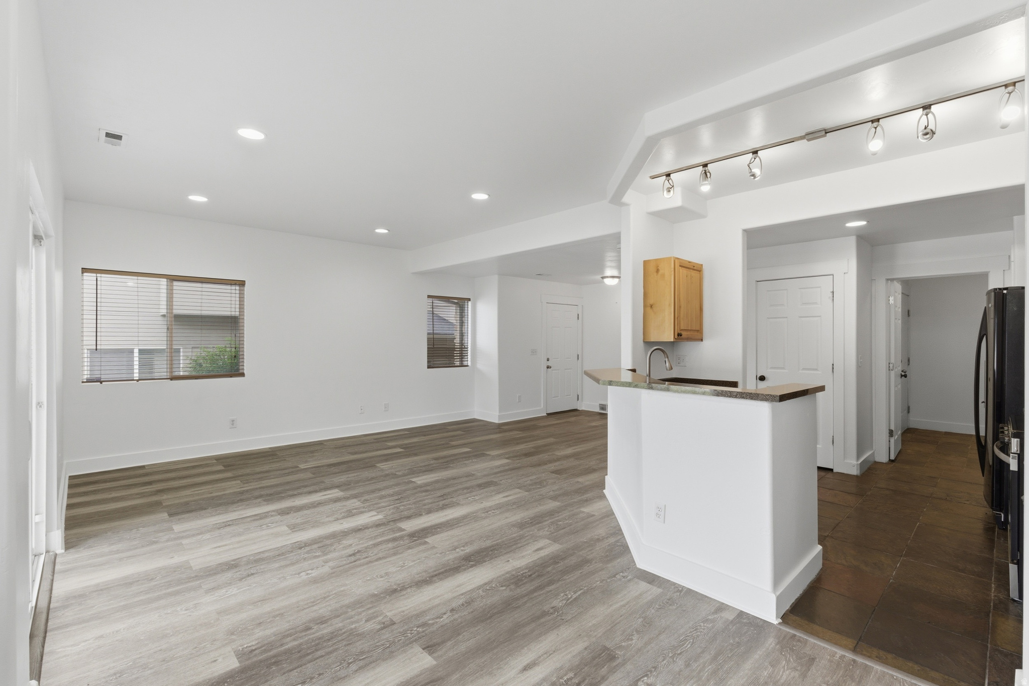 IVY SPRINGS CONDOMIN - Residential