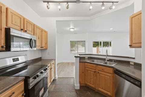 Townhouse For Sale - 8454 S Ivy Springs Ln<br/> West Jordan, UT 84081