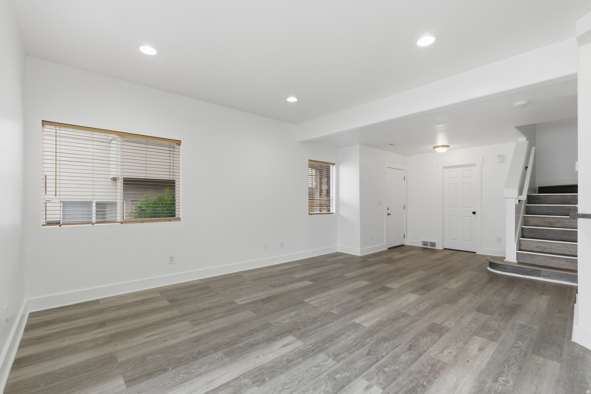 IVY SPRINGS CONDOMIN - Residential