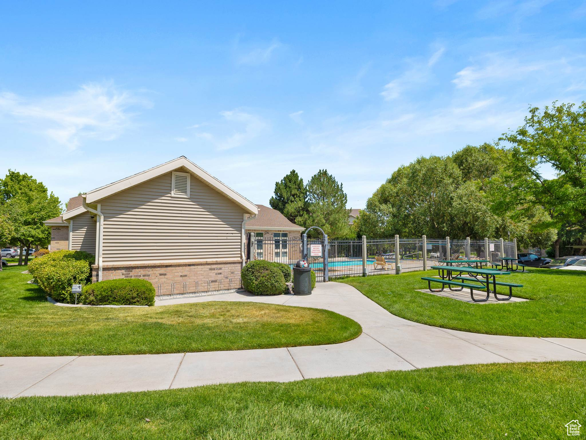 WILLOW SPRINGS - Residential