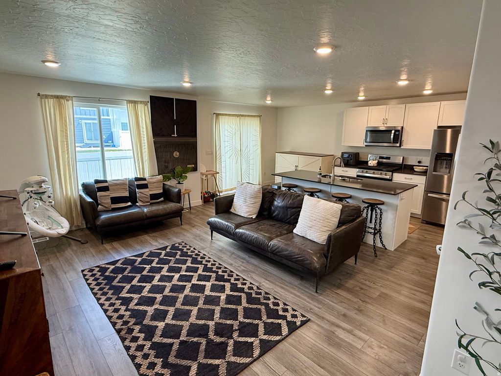 Photo of 1010 W FOX RUN AVE #83, Santaquin, UT 84655 (MLS # 2167255)