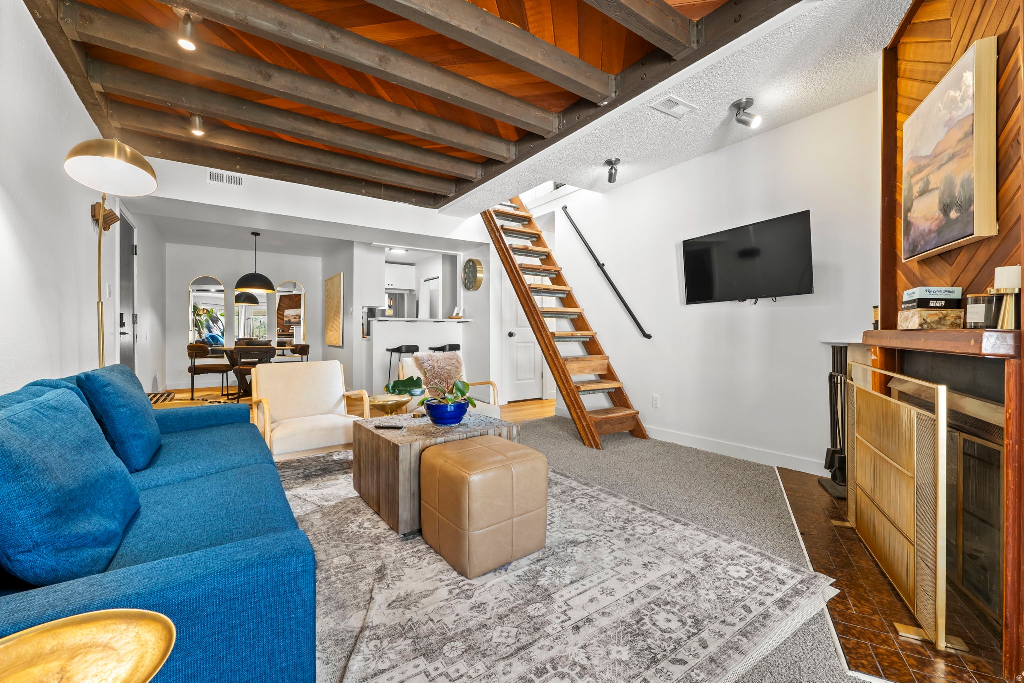 CLAIMJUMPER CONDOMIMIUM - Residential