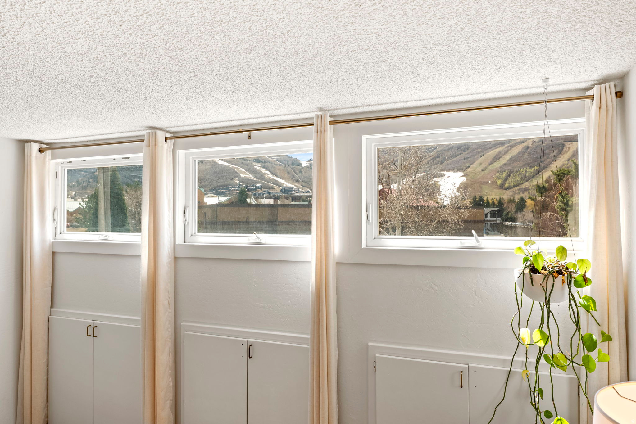 CLAIMJUMPER CONDOMIMIUM - Residential