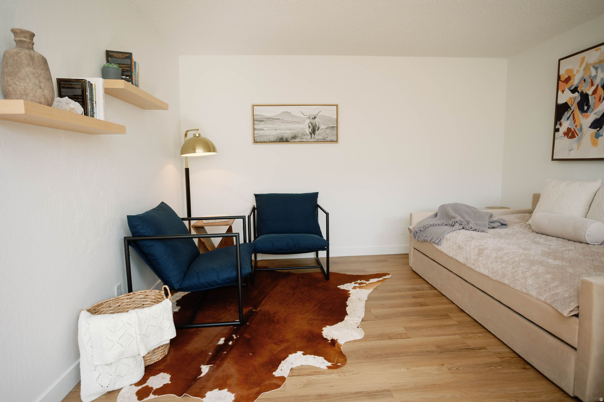 CLAIMJUMPER CONDOMIMIUM - Residential