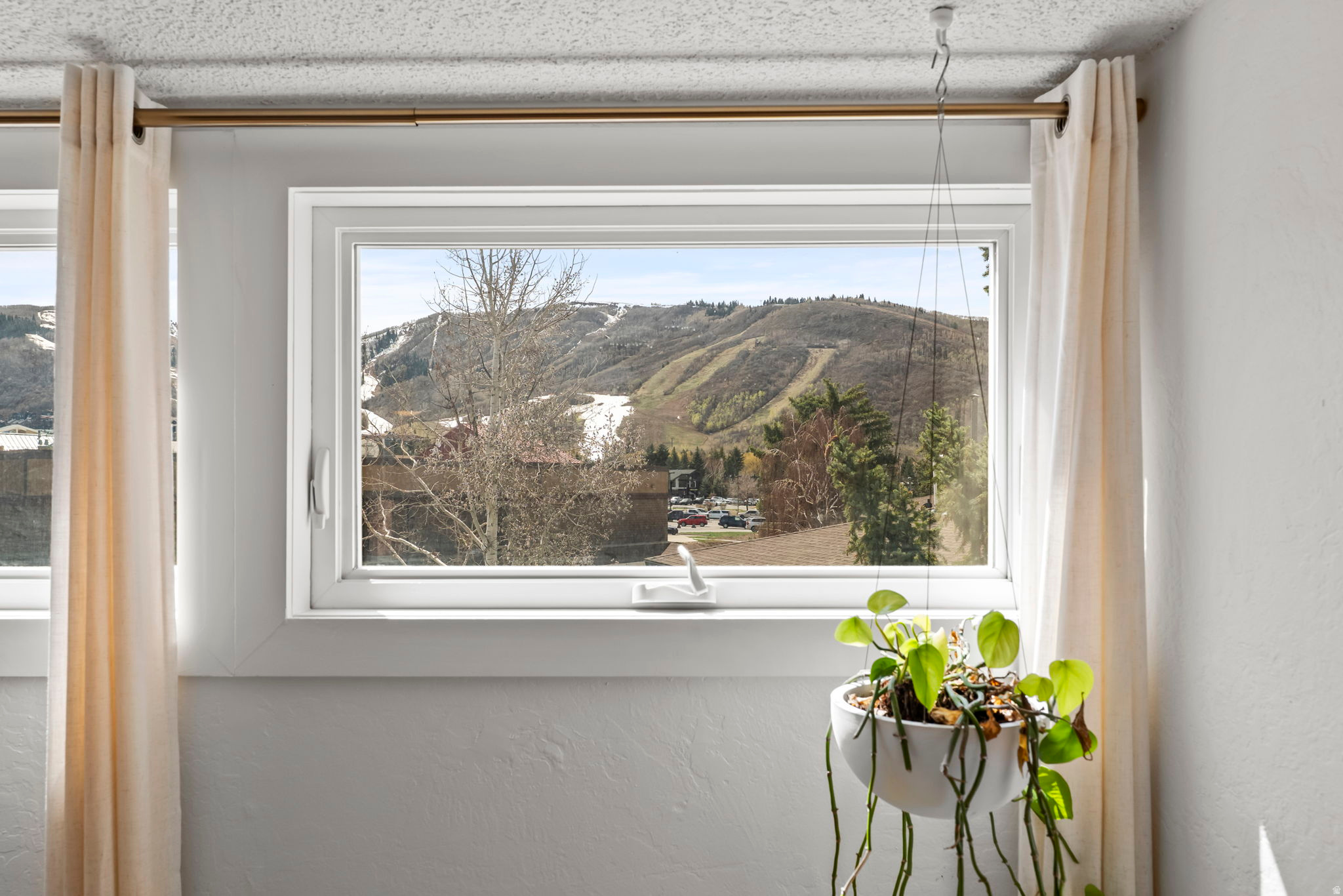 CLAIMJUMPER CONDOMIMIUM - Residential