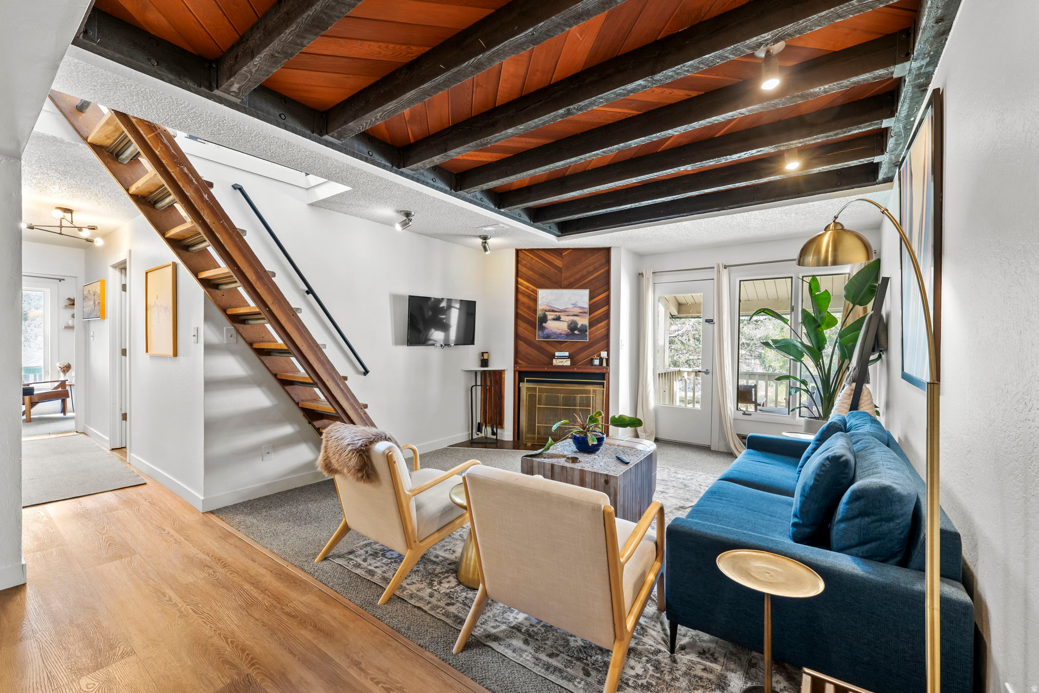 CLAIMJUMPER CONDOMIMIUM - Residential