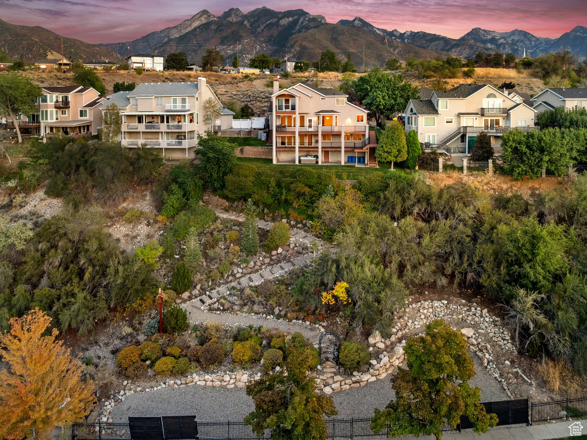 Salt Lake City, Utah 84121, United States, 6 Bedrooms Bedrooms, ,3 BathroomsBathrooms,Residential,Pending,38454