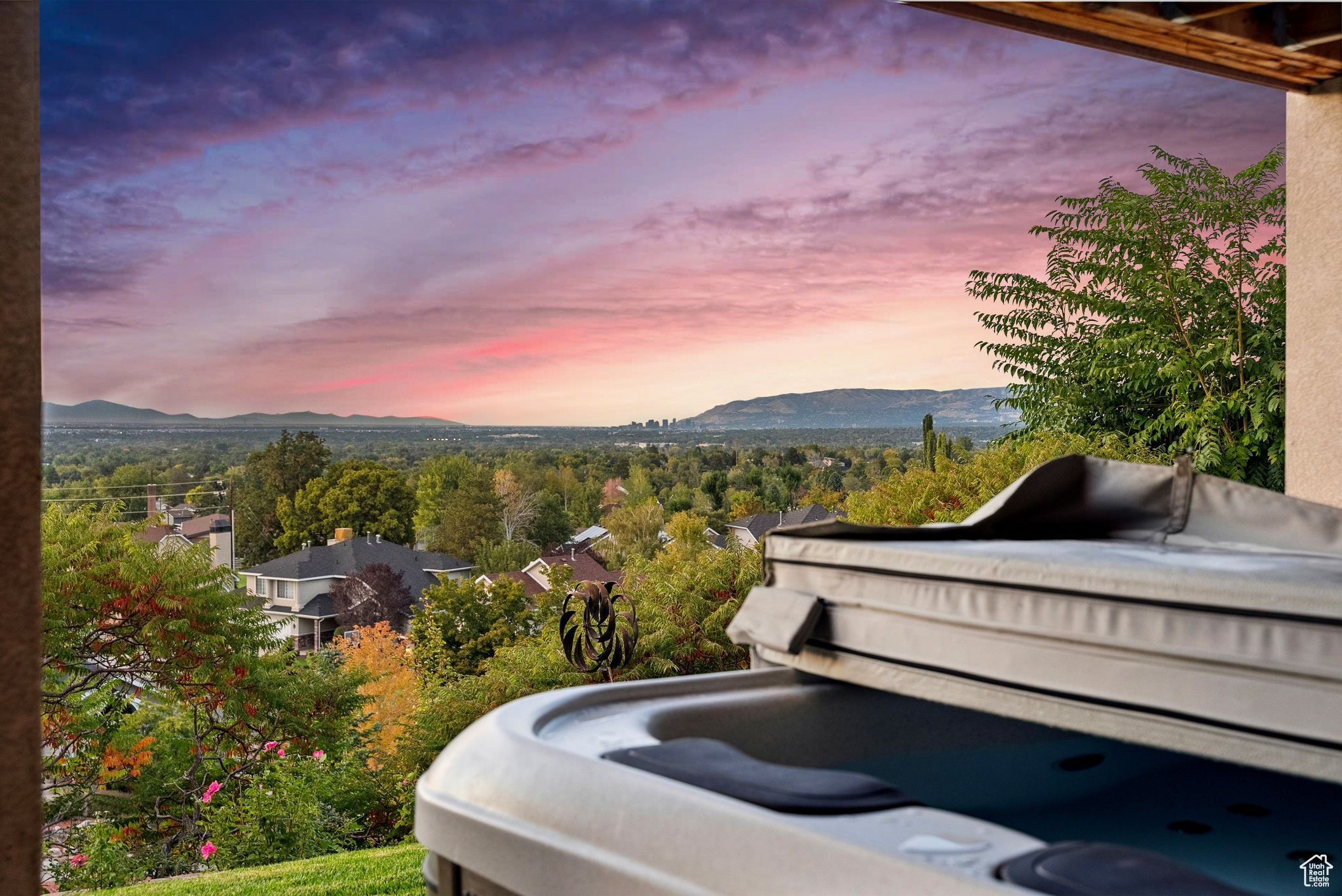 Salt Lake City, Utah 84121, United States, 6 Bedrooms Bedrooms, ,3 BathroomsBathrooms,Residential,Pending,38454