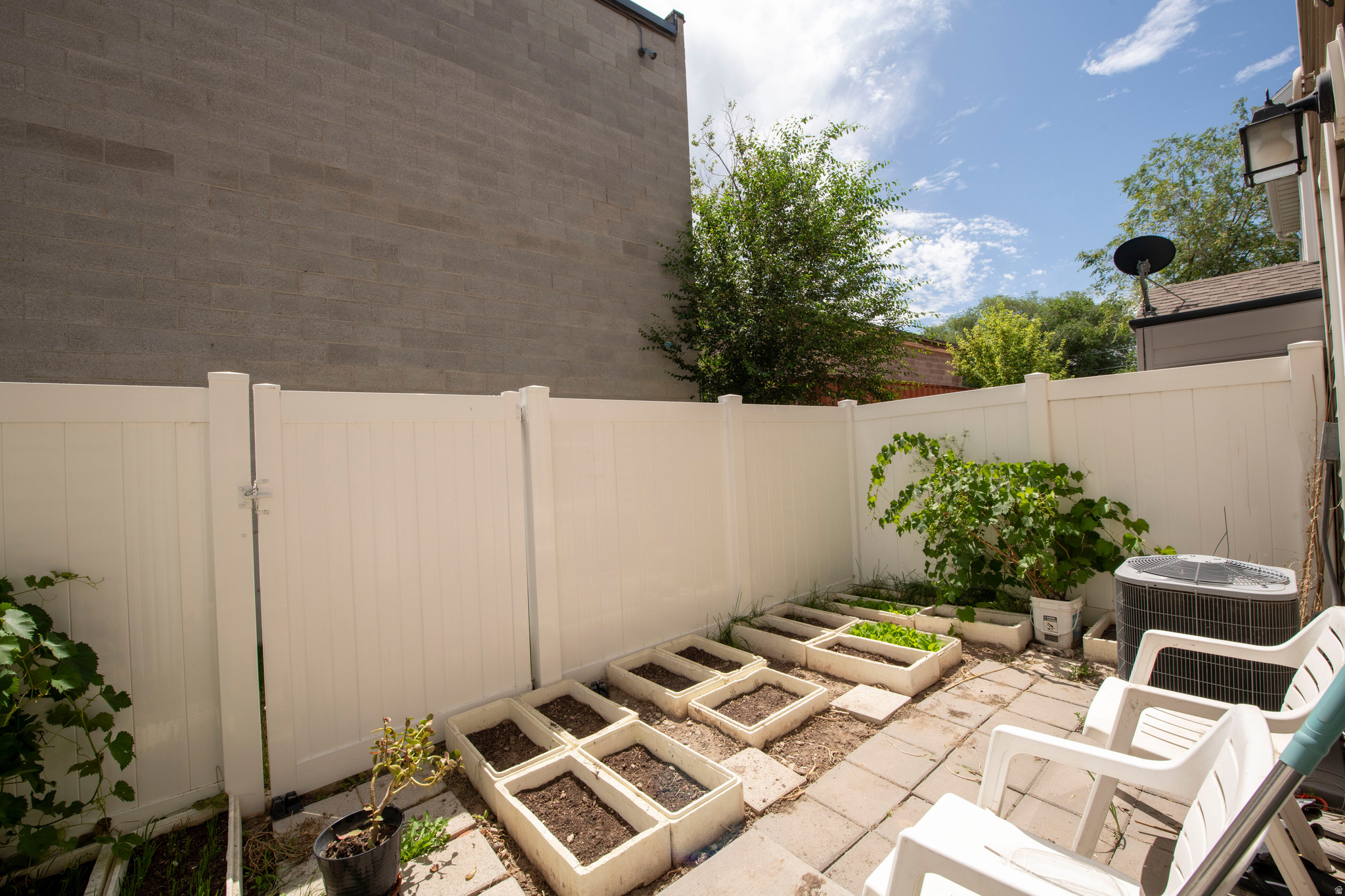 HUNTLY MANOR - - Residential