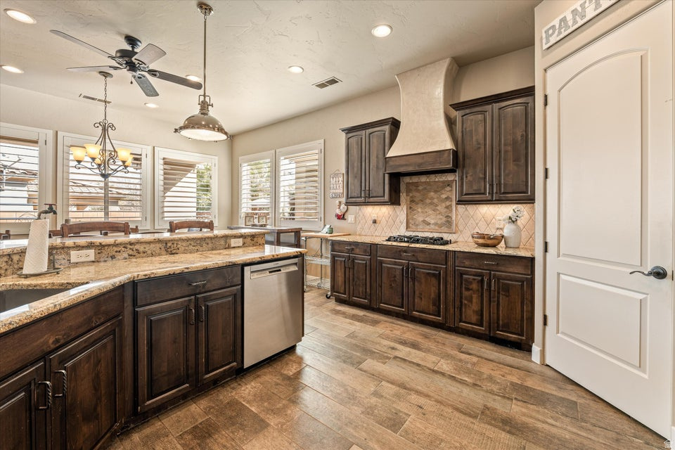 KNOLLS AT LITTLE VALLEY 3 - Residential