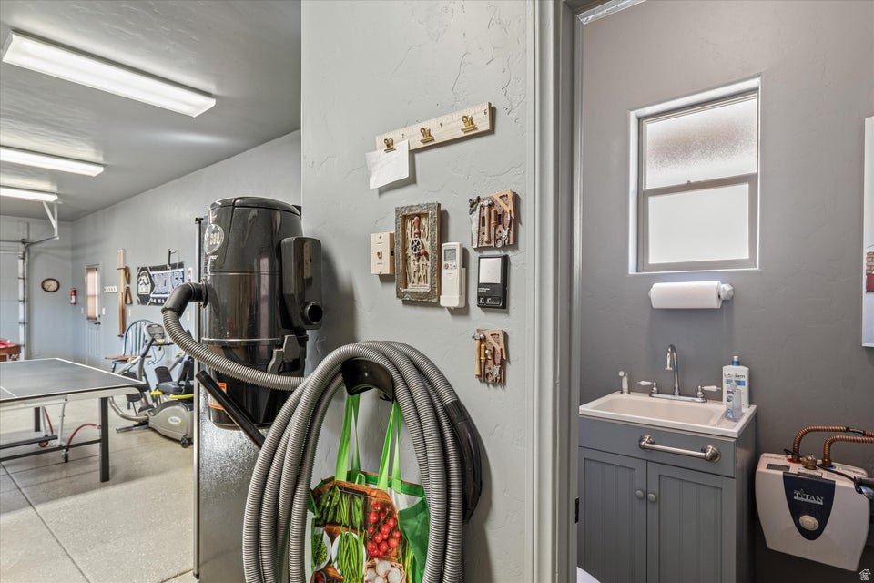 KNOLLS AT LITTLE VALLEY 3 - Residential