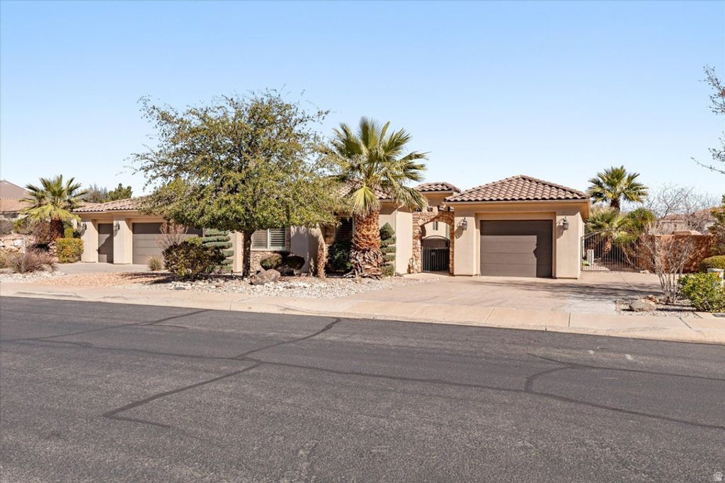 Photo of 2267 E KNOLLS DR, Saint George, UT 84790 (MLS # 2140909)