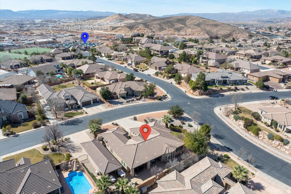 KNOLLS AT LITTLE VALLEY 3 - Residential