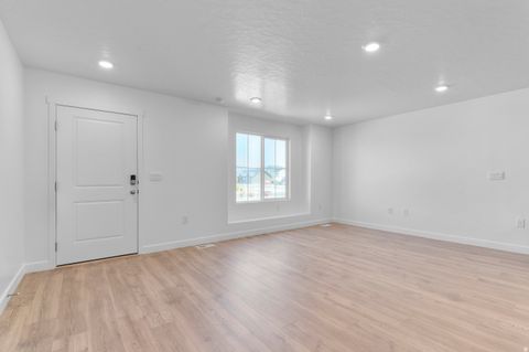 Tiny photo for 1876 E ALBION DR, Salem, UT 84653 (MLS # 2144246)