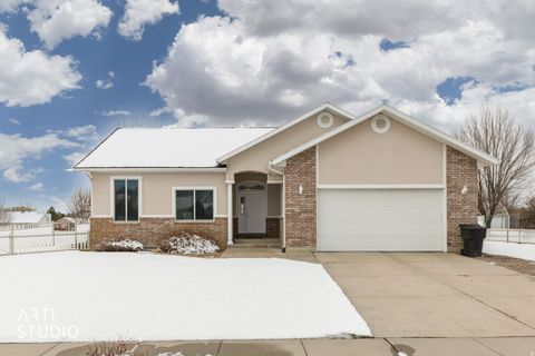 Photo of 1395 N 1350 W, Farr West, UT 84404 (MLS # 2130010)