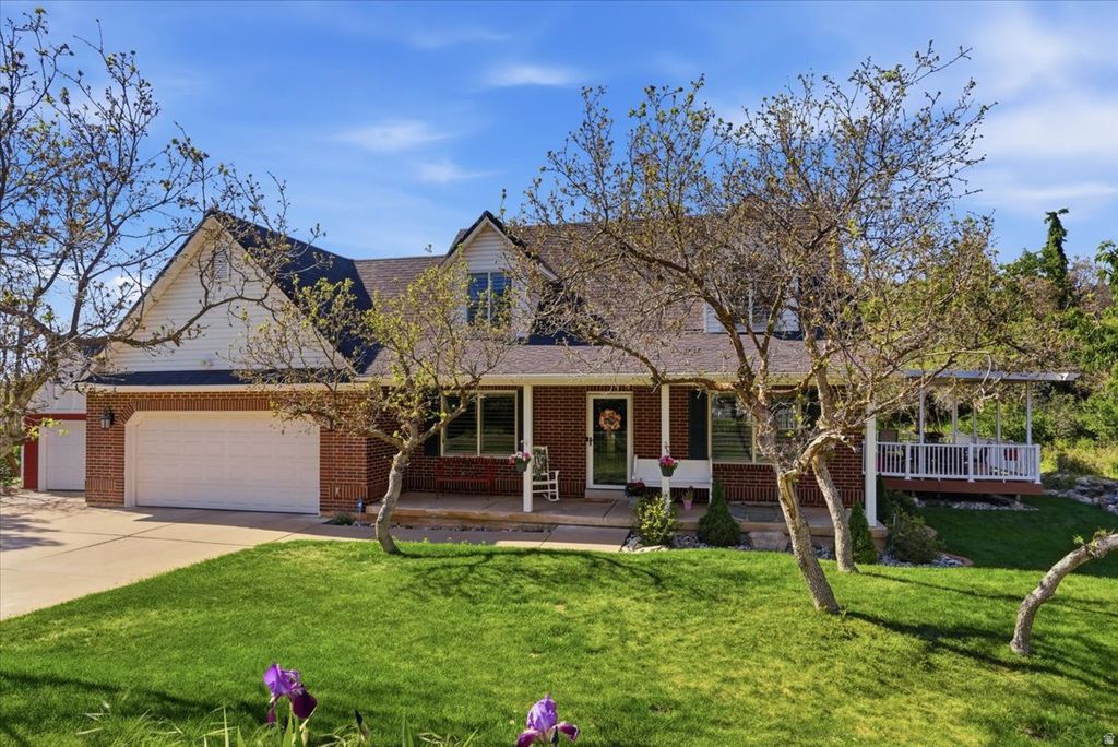 Photo of 1948 N 2700 E, Layton, UT 84040 (MLS # 2157693)