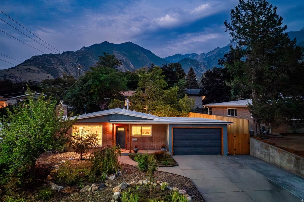 Photo of 4115 S DIANA WAY, Salt Lake City, UT 84124 (MLS # 2175522)