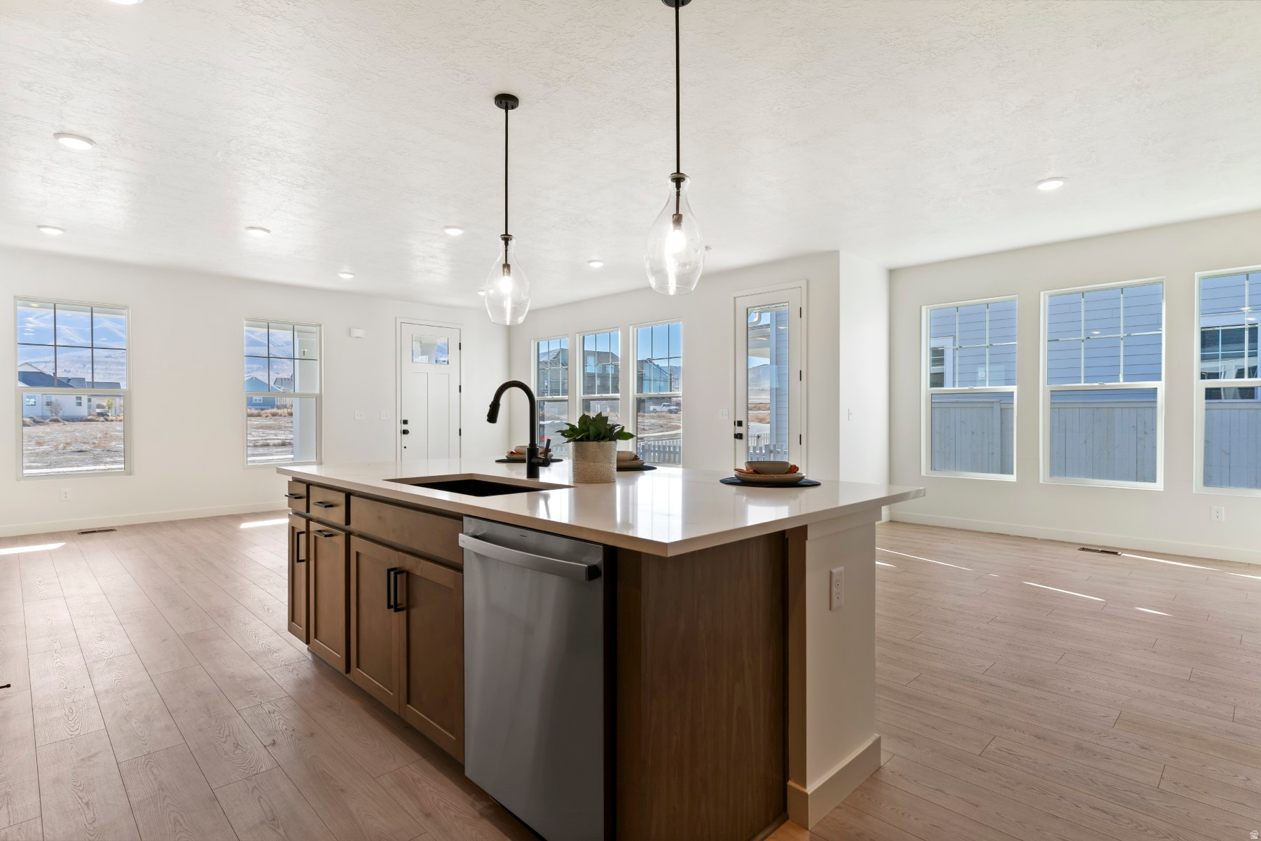 BEACON POINTE - Residential