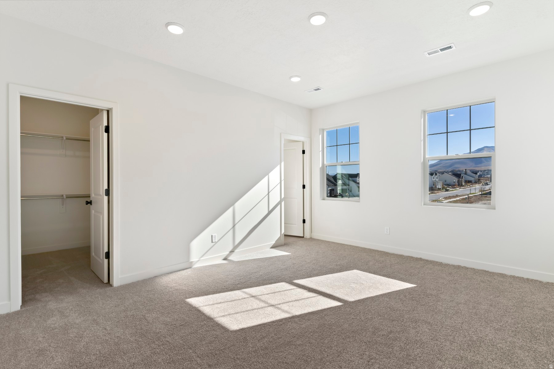 BEACON POINTE - Residential