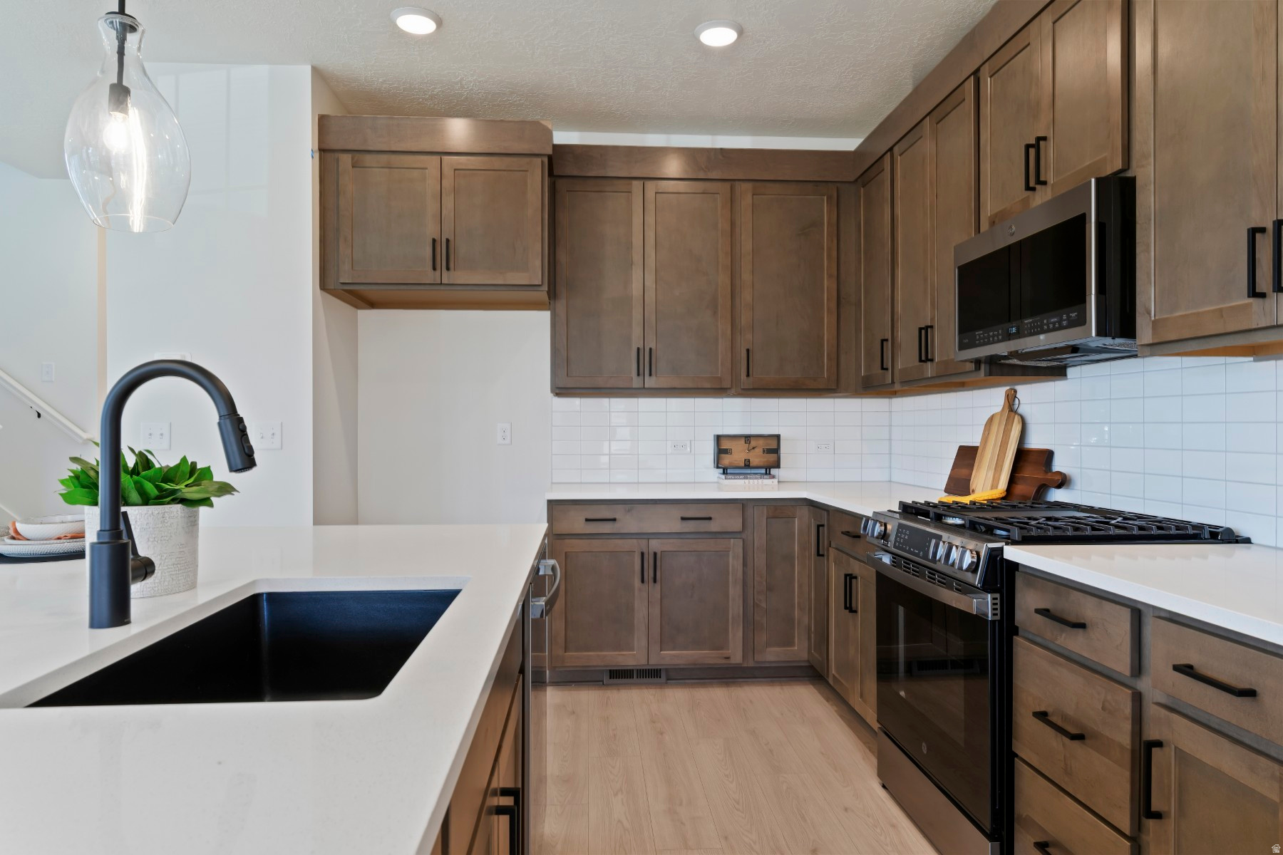 BEACON POINTE - Residential