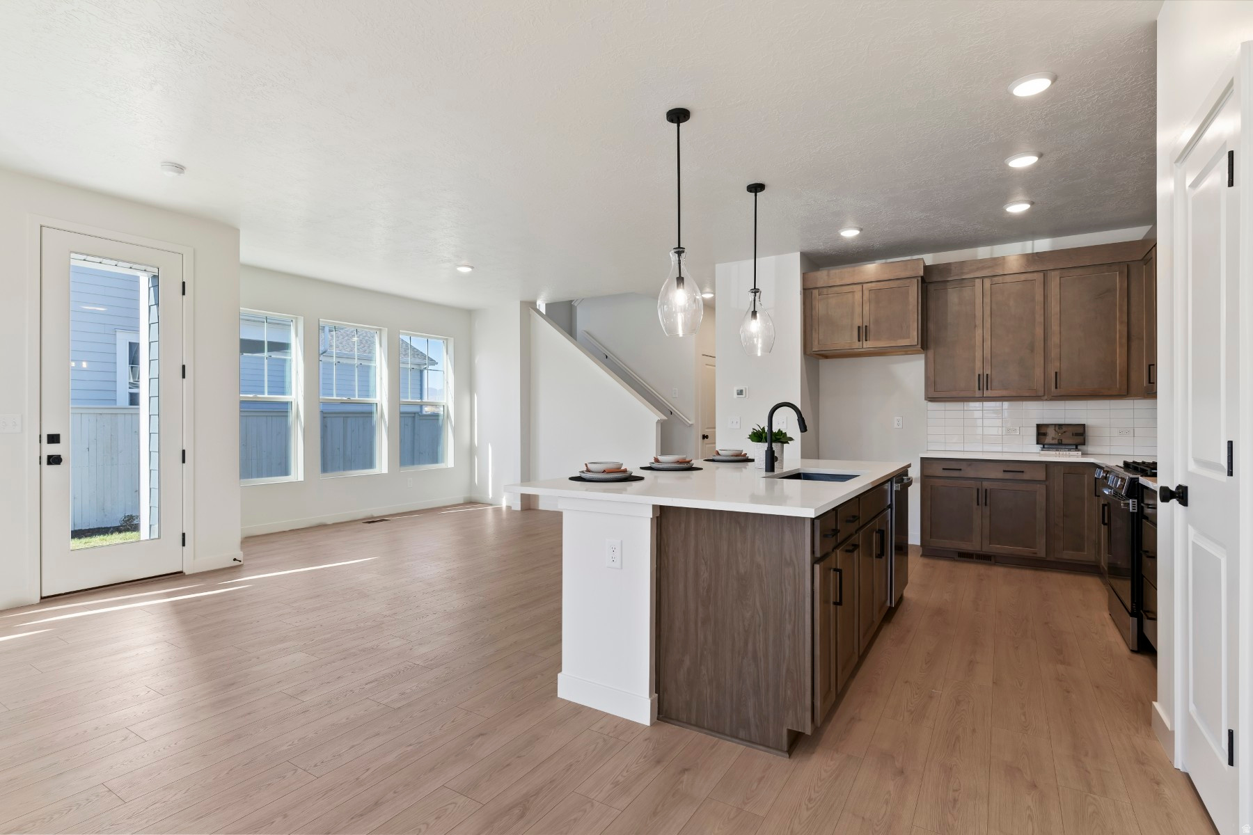 BEACON POINTE - Residential