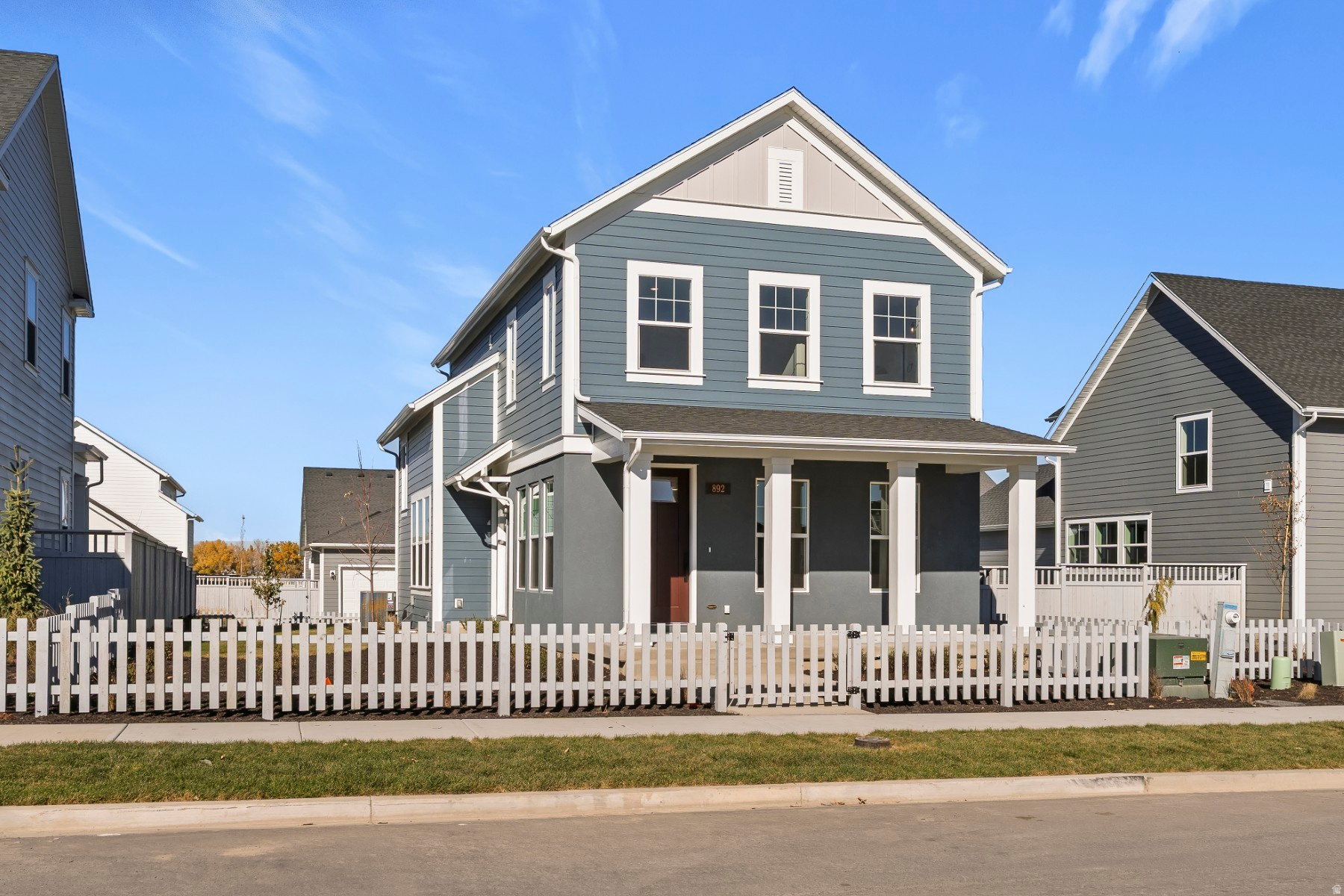 BEACON POINTE - Residential