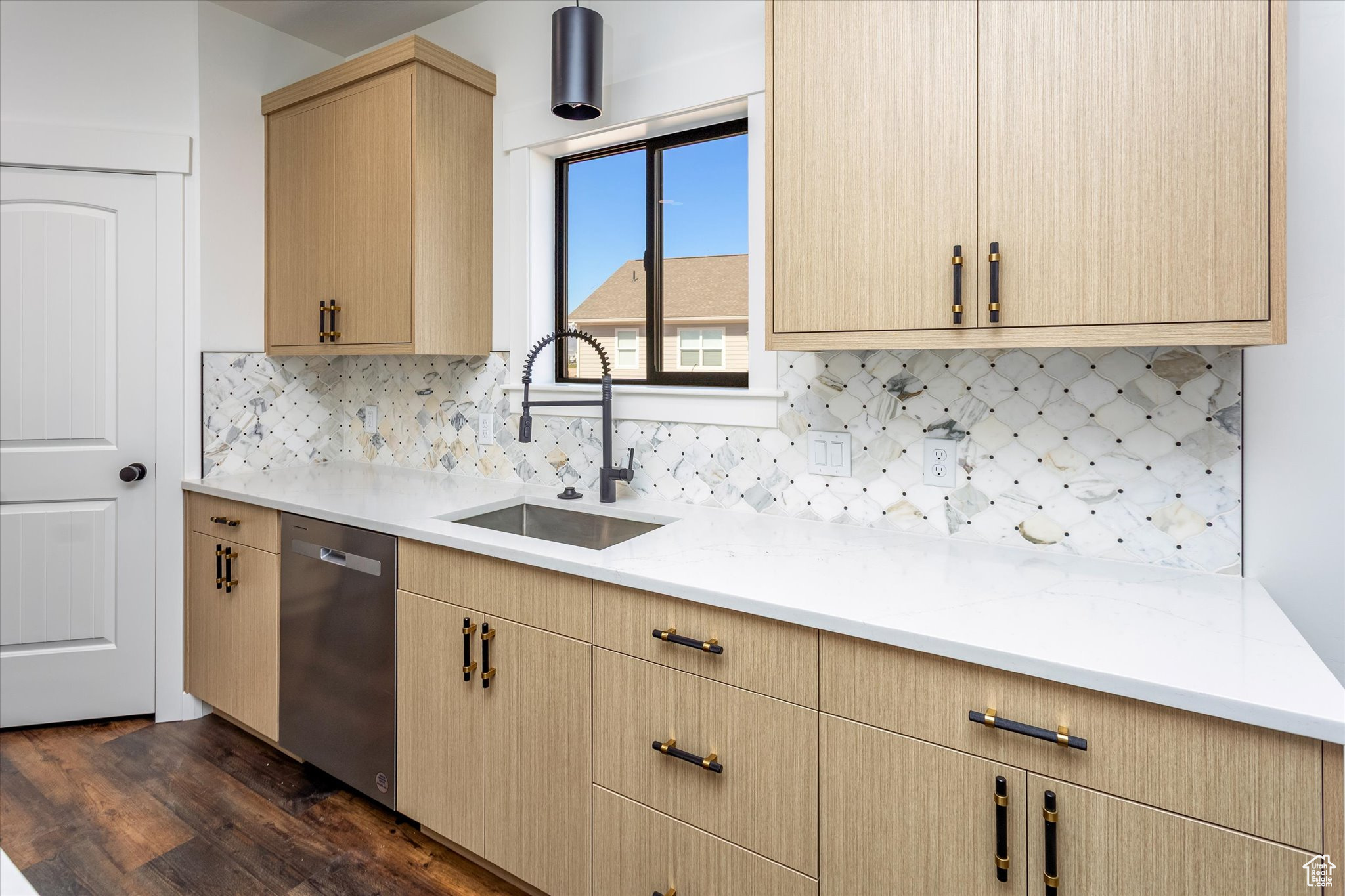 COUNTRY CLUB ESTATES - Residential