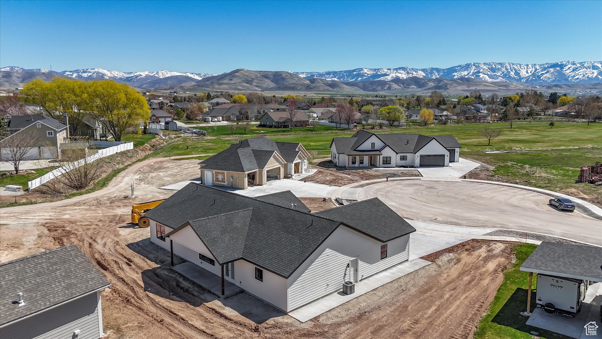 COUNTRY CLUB ESTATES - Residential