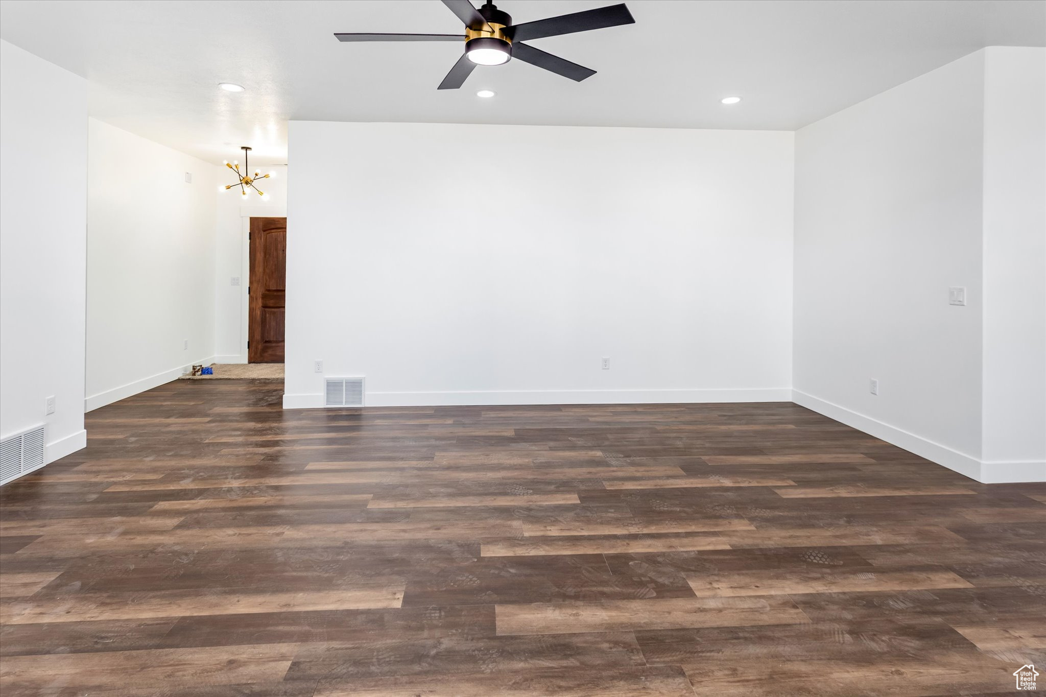 COUNTRY CLUB ESTATES - Residential