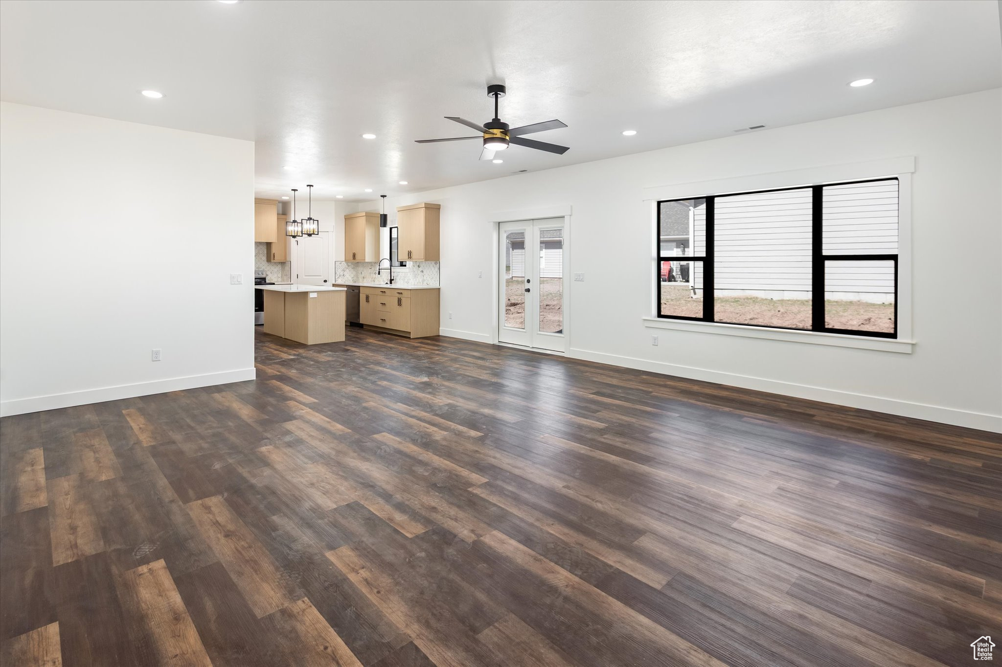 COUNTRY CLUB ESTATES - Residential