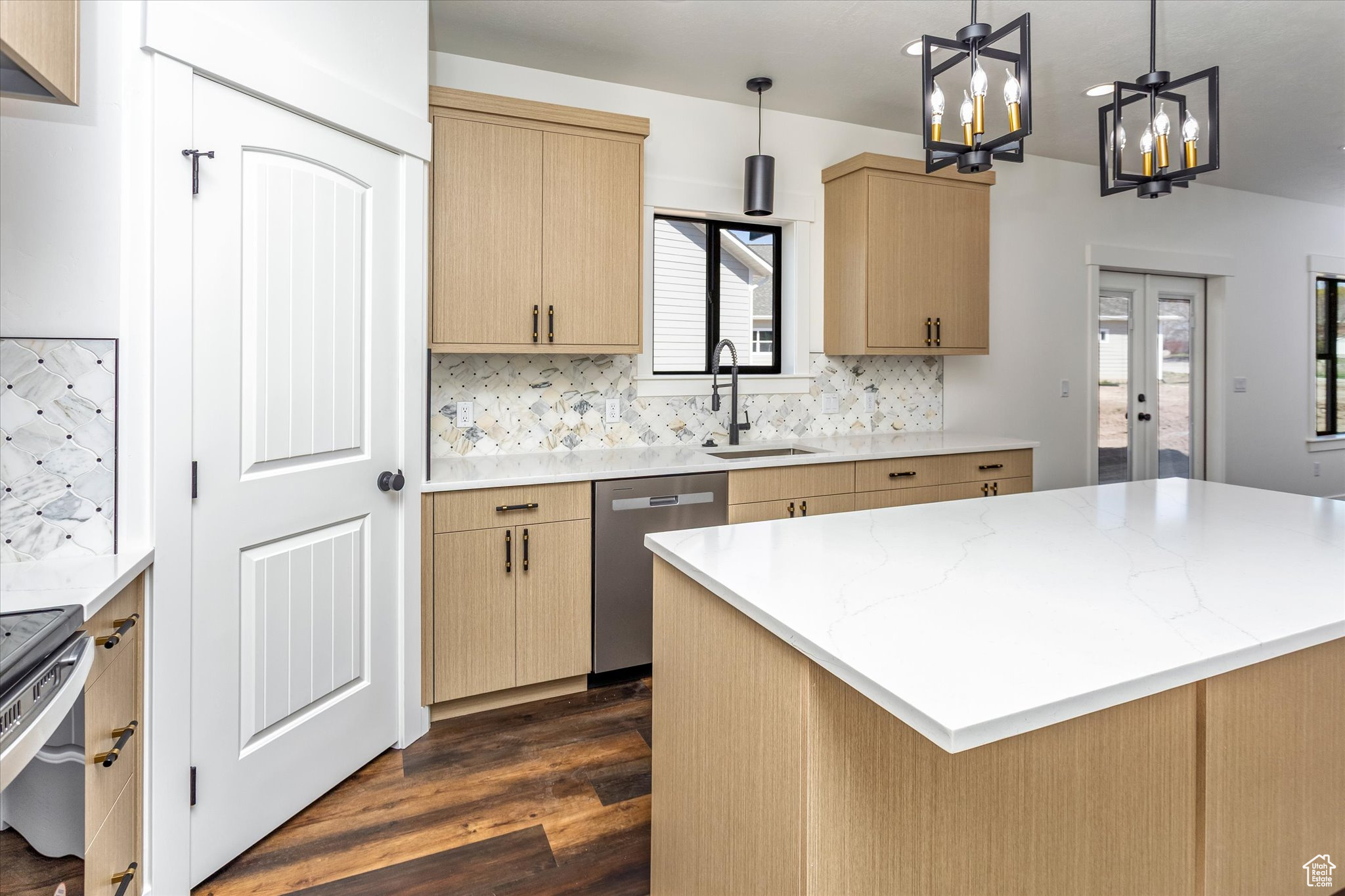 COUNTRY CLUB ESTATES - Residential