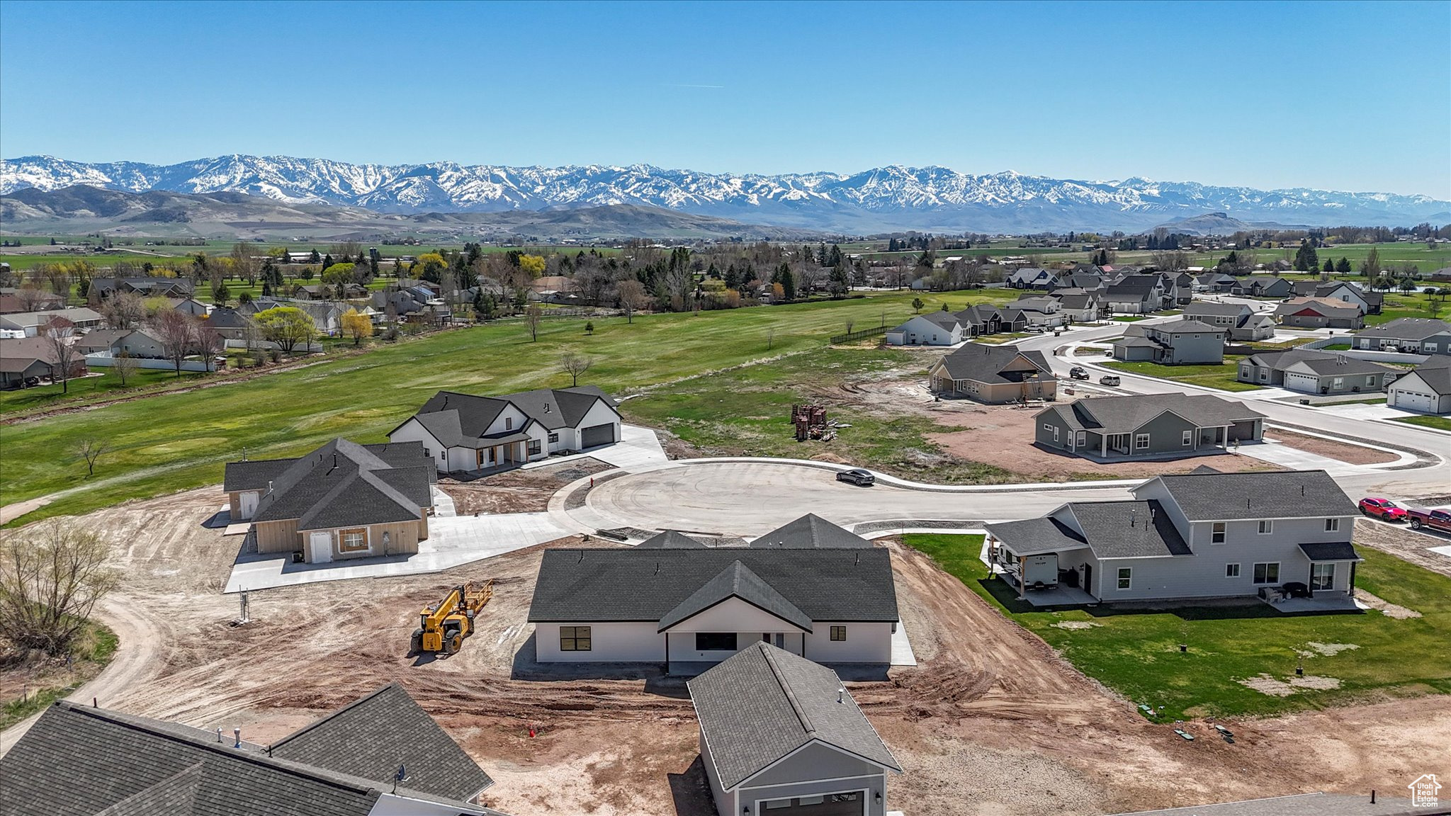 COUNTRY CLUB ESTATES - Residential