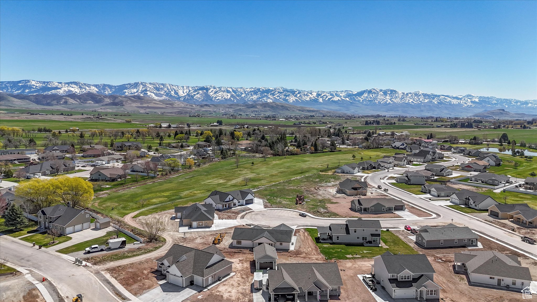 COUNTRY CLUB ESTATES - Residential