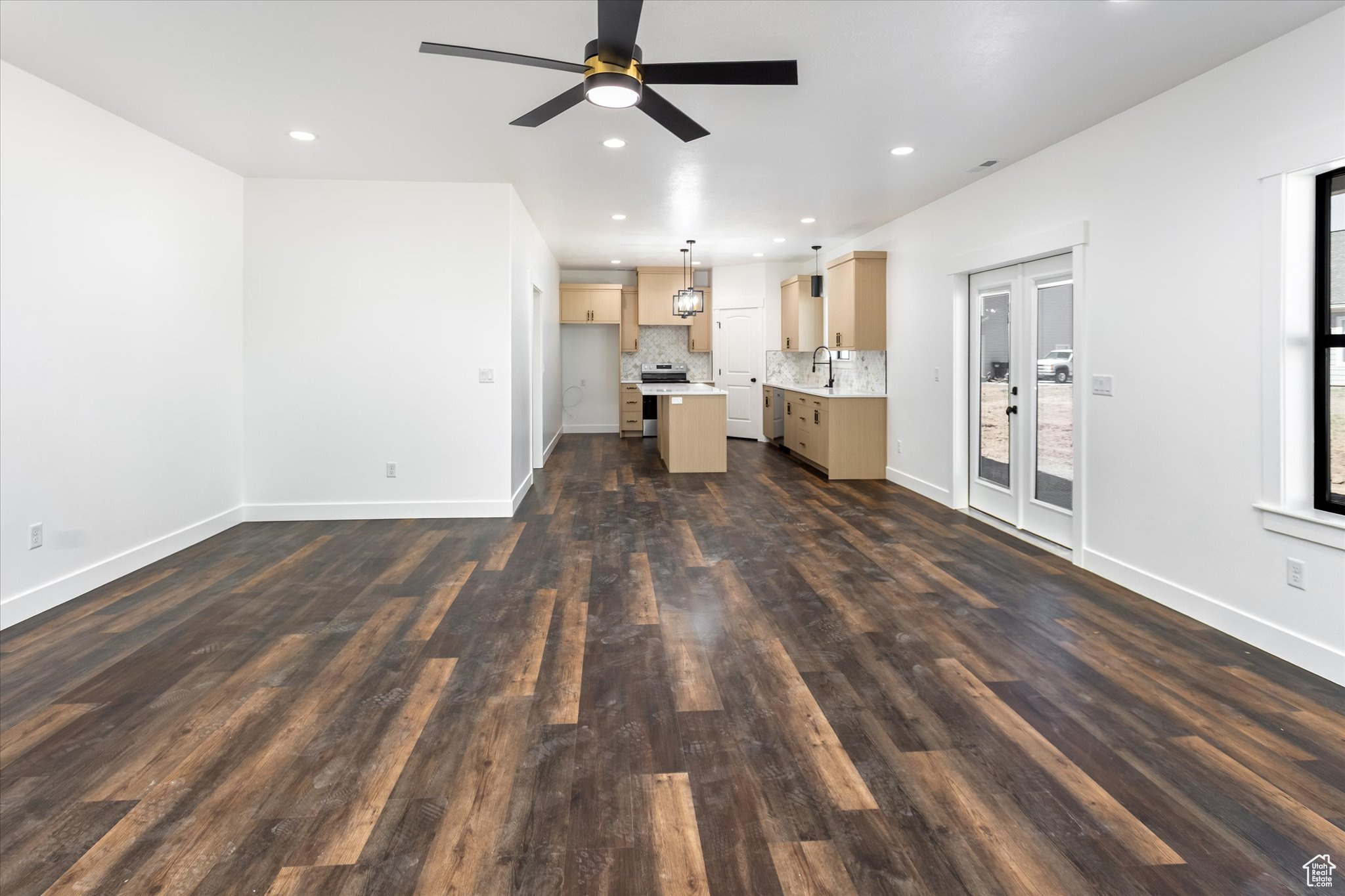 COUNTRY CLUB ESTATES - Residential