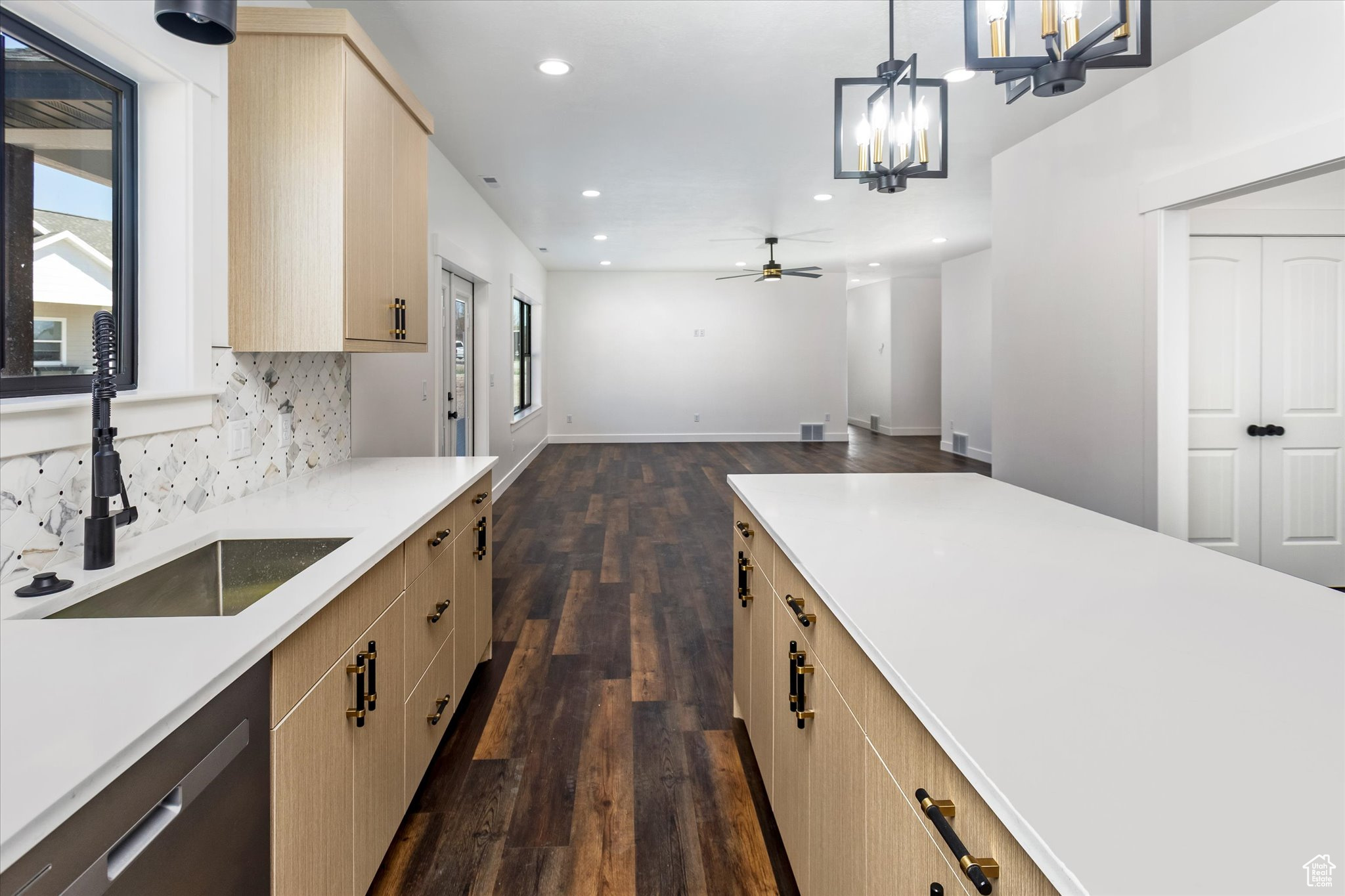 COUNTRY CLUB ESTATES - Residential