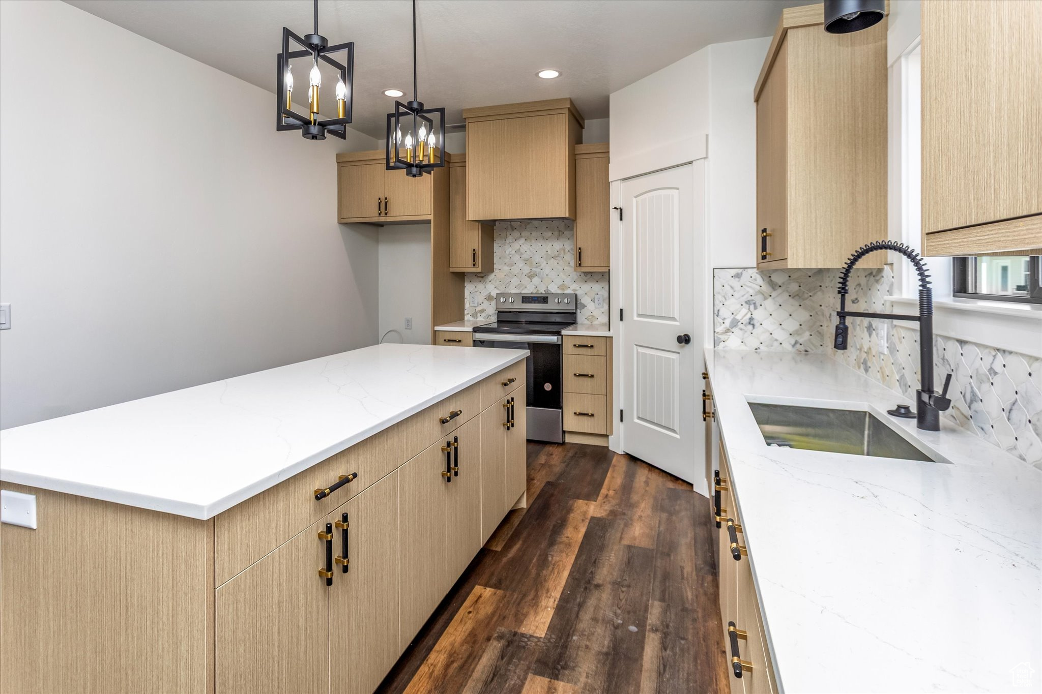 COUNTRY CLUB ESTATES - Residential