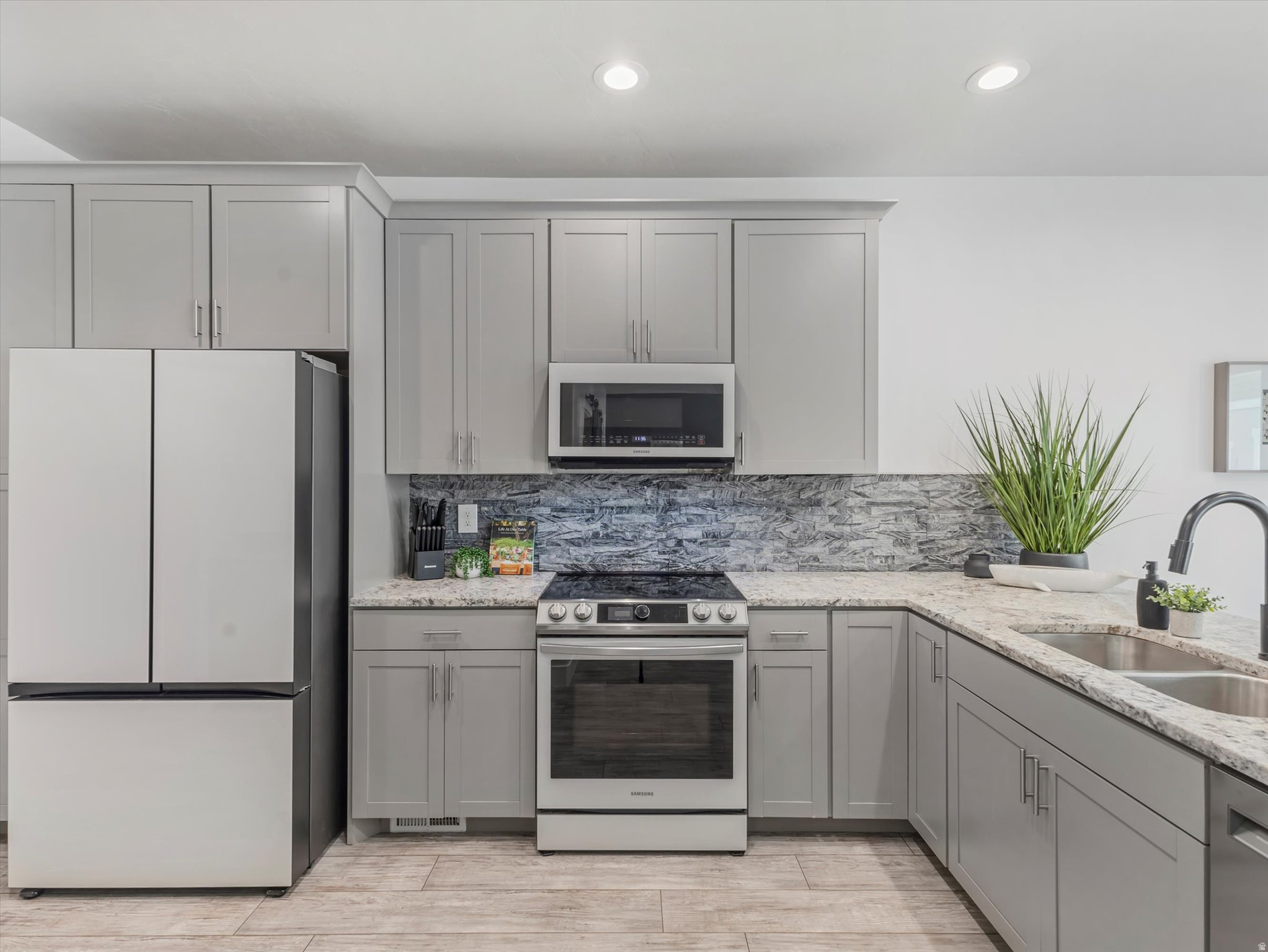 DANSIE PLACE - Residential