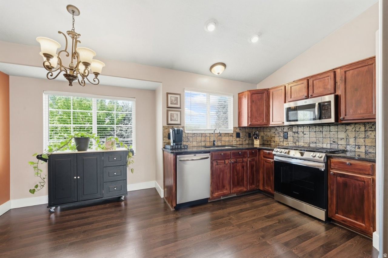 DAWSON ESTATES - Residential