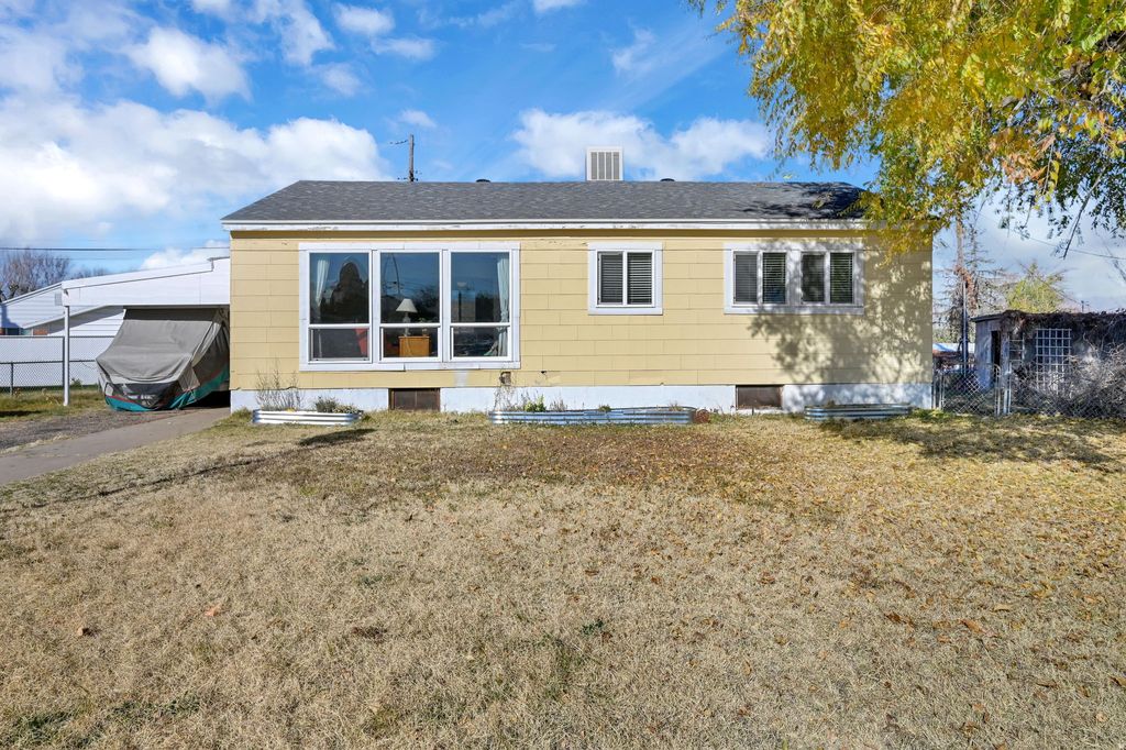 Photo of 5025 S 550 W, Washington Terrace, UT 84405 (MLS # 2122956)